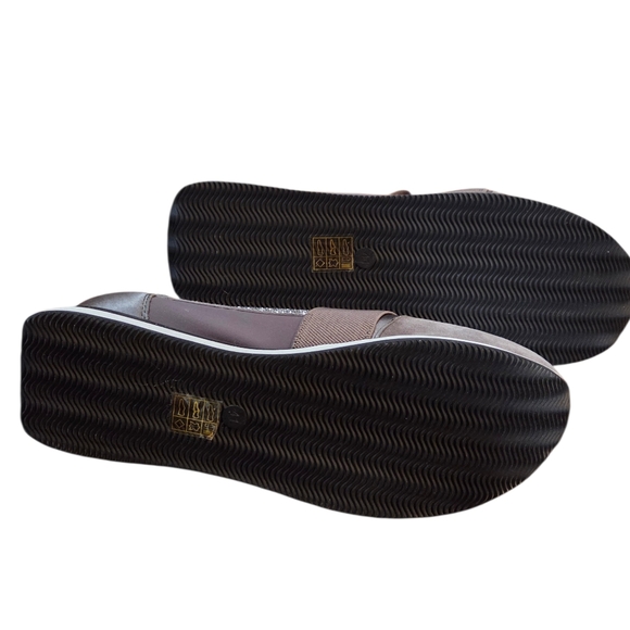 Lola Cruz - Women's Sneakers in Taupe with Mesh and Glitter Details. NWOT - Picture 9 of 10